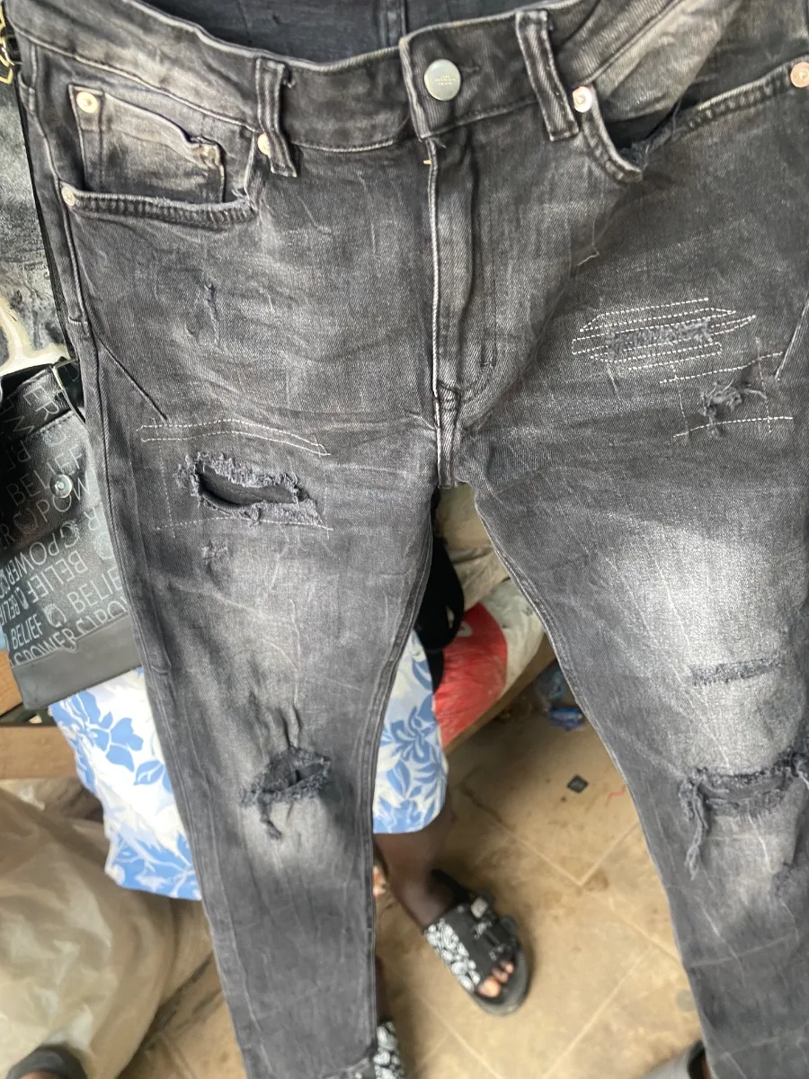 Jean noir — 3 000 FCFA chez Zakaria shop, Marché Colobane Dakar