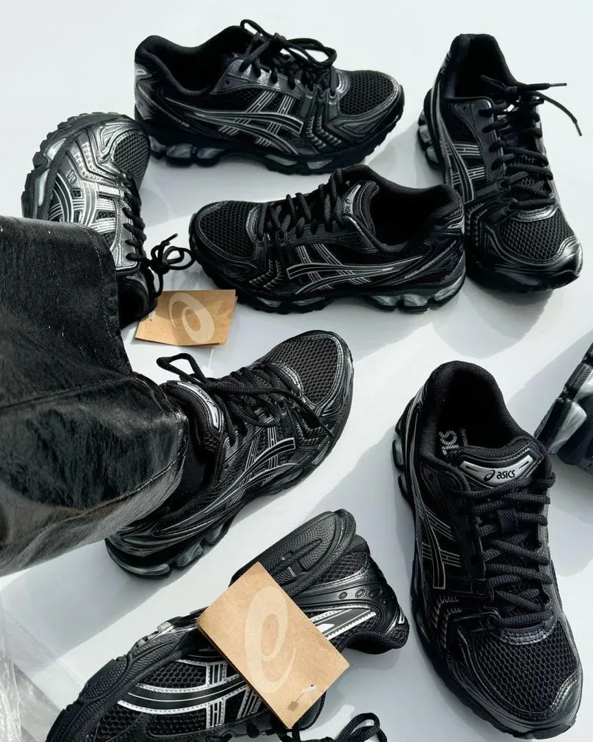 Asics originale — 20 000 FCFA chez Dara dji shoes, Marché Colobane Dakar