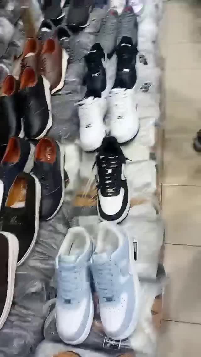 À écouter — Chaussures & Sacs — Écoutez la note vocale du vendeur chez Mamadou colobane, Marché Colobane Dakar