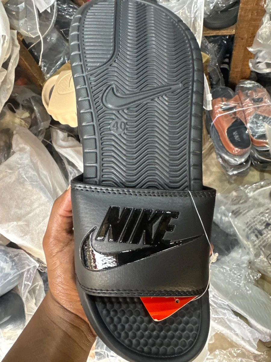 Sandale nike — Iboy Shose, Marché Colobane Dakar
