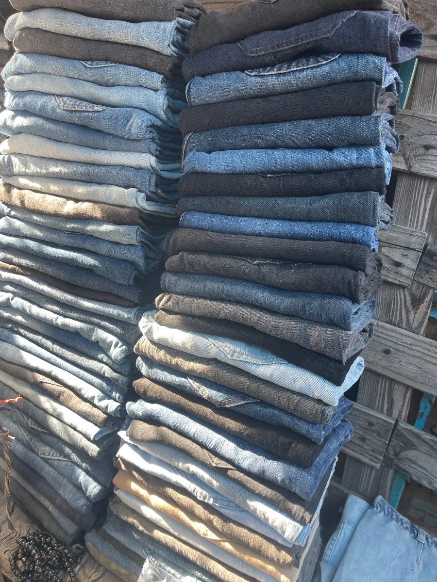 Jean disponible — 3 000 FCFA chez ABBA business, Marché Colobane Dakar