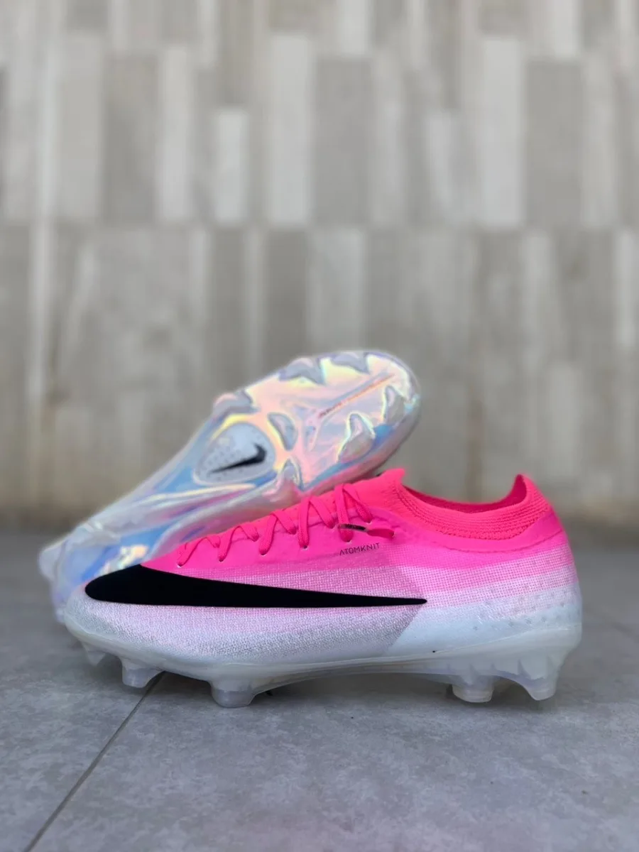 Crampon — Mame cheikh shoes, Marché Colobane Dakar