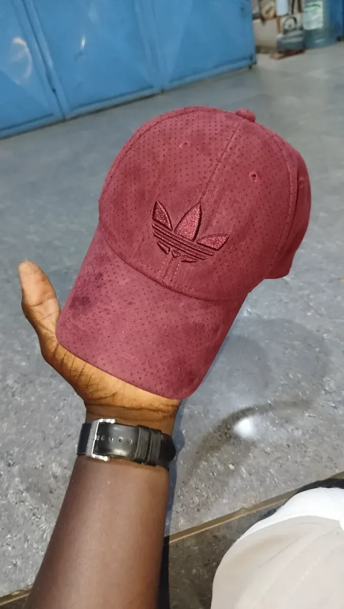 Sarr normal cap — 5 000 FCFA chez Ibrahima Business, Marché Colobane Dakar