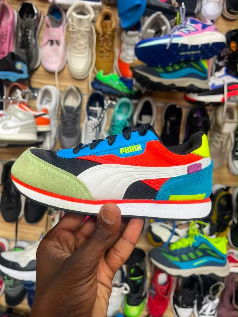 À écouter — Chaussures & Sacs — Écoutez la note vocale du vendeur chez Mor shoes, Marché Colobane Dakar